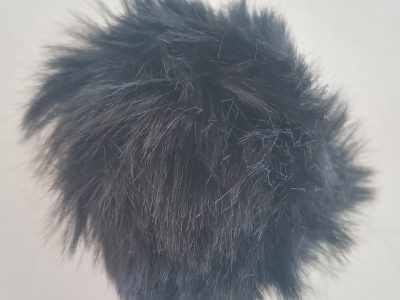 Pompon Peludo Negro 7cm — MKS Mercería