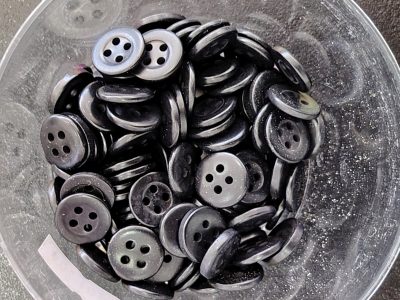 Boton PequeÑo 4 Huecos Negro