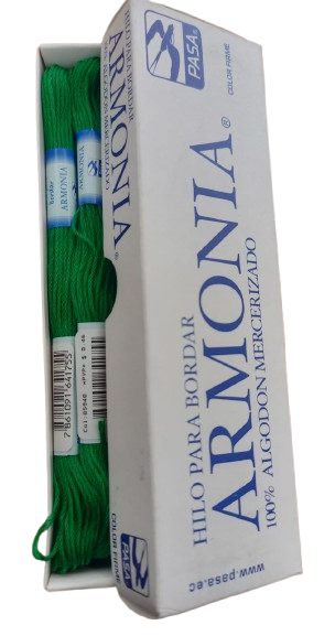 Hilo Pasa Para Bordar Madeja Color Verde  Botella — MKS Mercería