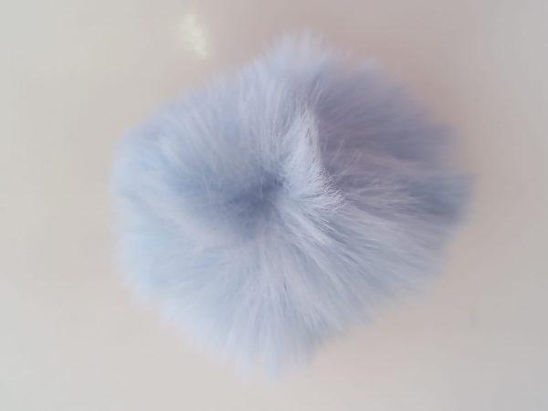 Pompon Peludo Celeste 7cm — MKS Mercería