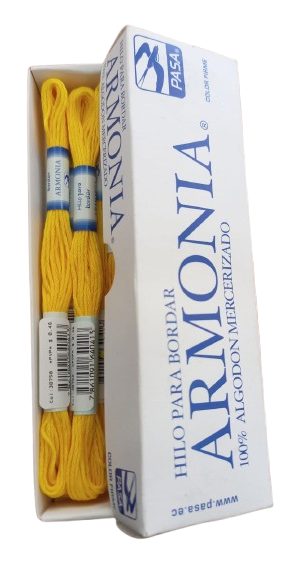 Hilo Pasa Para Bordar Madeja Color Amarillo Claro — MKS Mercería