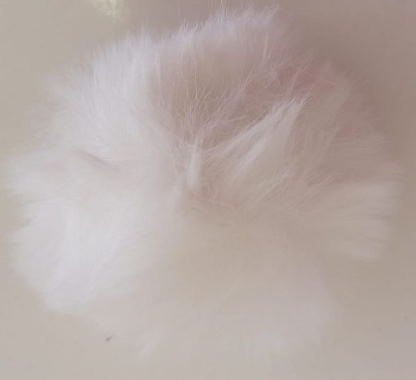 Pompon Peludo Blanco 7cm — MKS Mercería